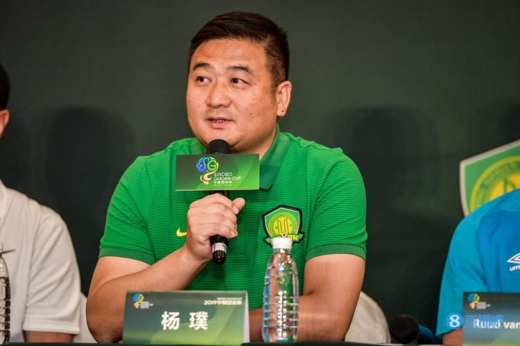 但在目前阶段，还没有迹象表明德甲豪门愿意以转会方式引进荷兰人。